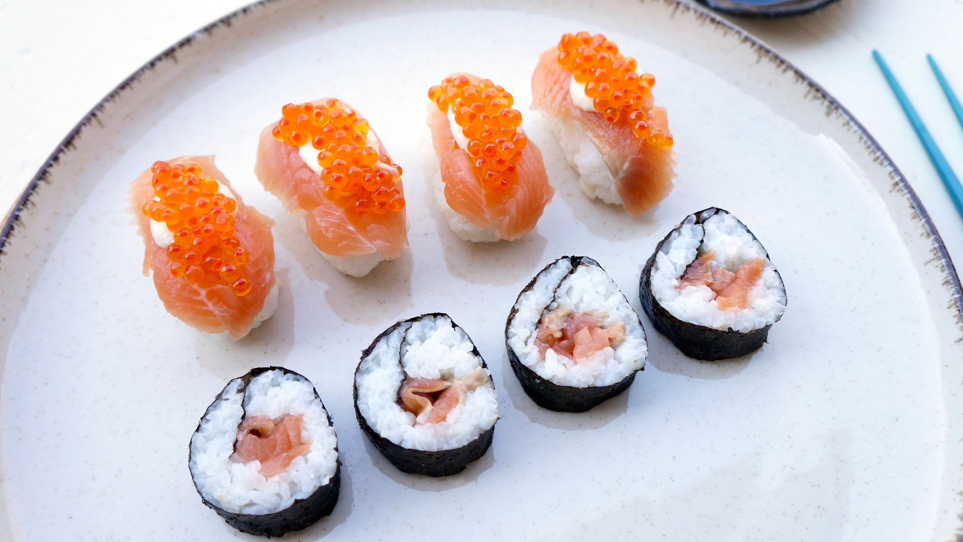 Vitaverse - Salmon Trout Nigiri with Caviar /Magnesium+/