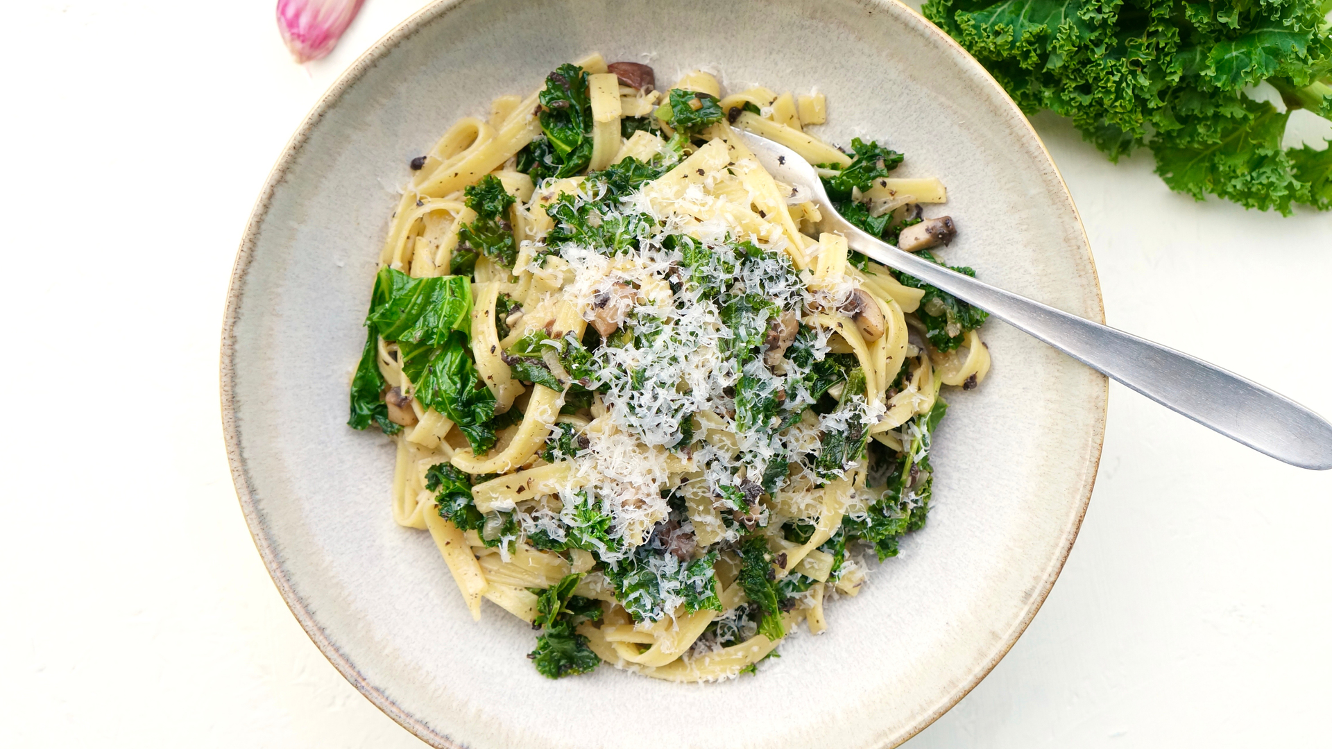 Vitaverse - Pasta with Curly Kale and Mushrooms /Vitamin K+/